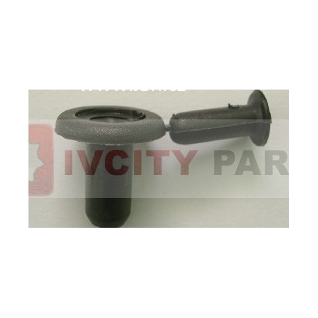 CLIP FIXATION DE MARCHE PIED IVECO DAILY de 1978 à 1989 oem 93936793